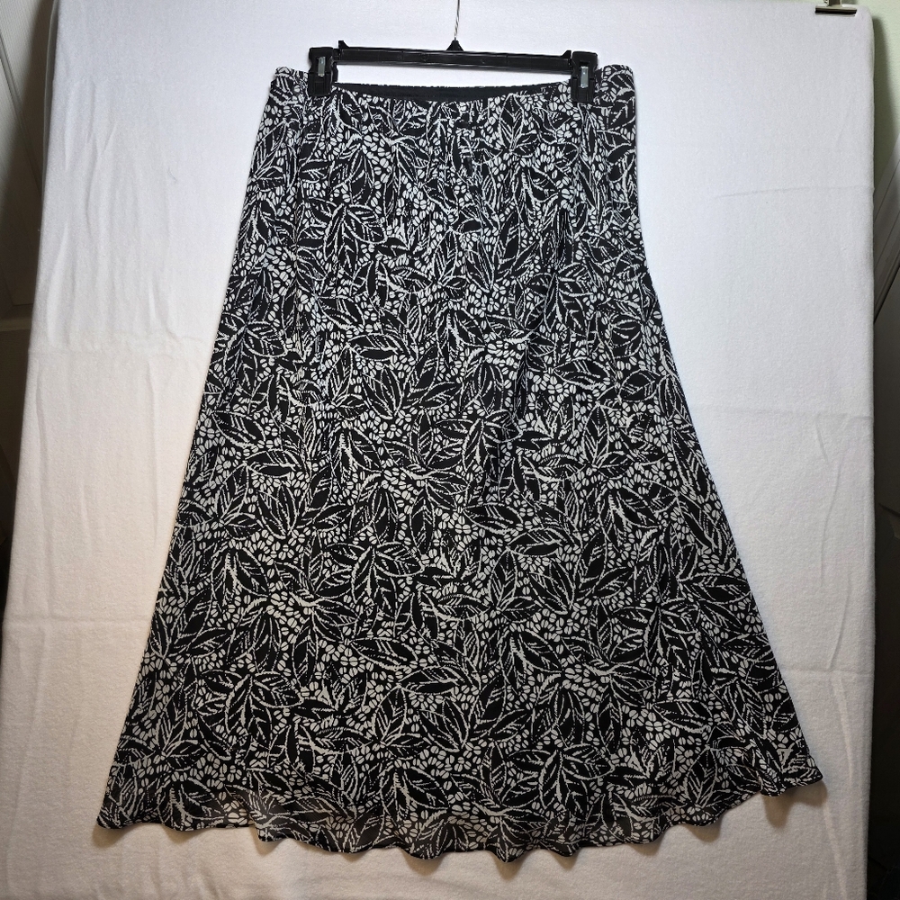 Lane BryantBlack and White Leaf Print Skirt Size 14/16